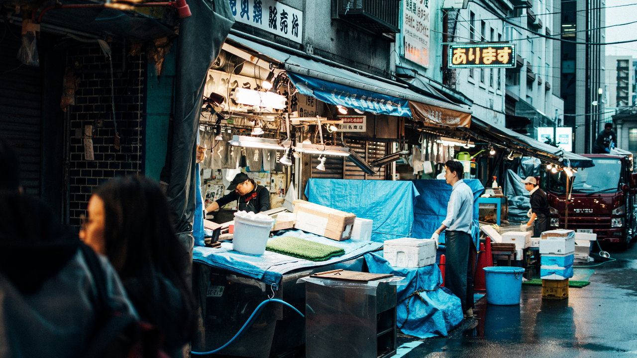 WOW!CHA kitchen car at Tsukiji outer market
